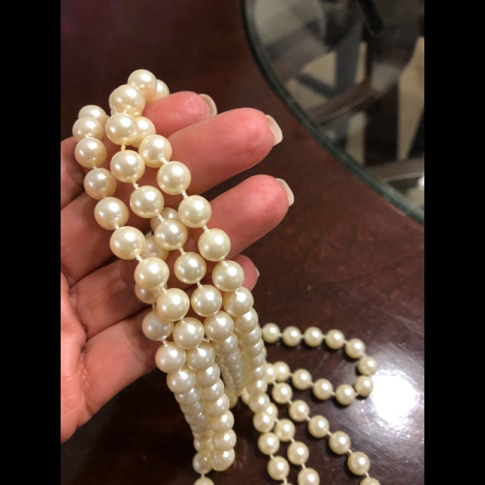 - 29 ”long necklace of ivory cream pearls